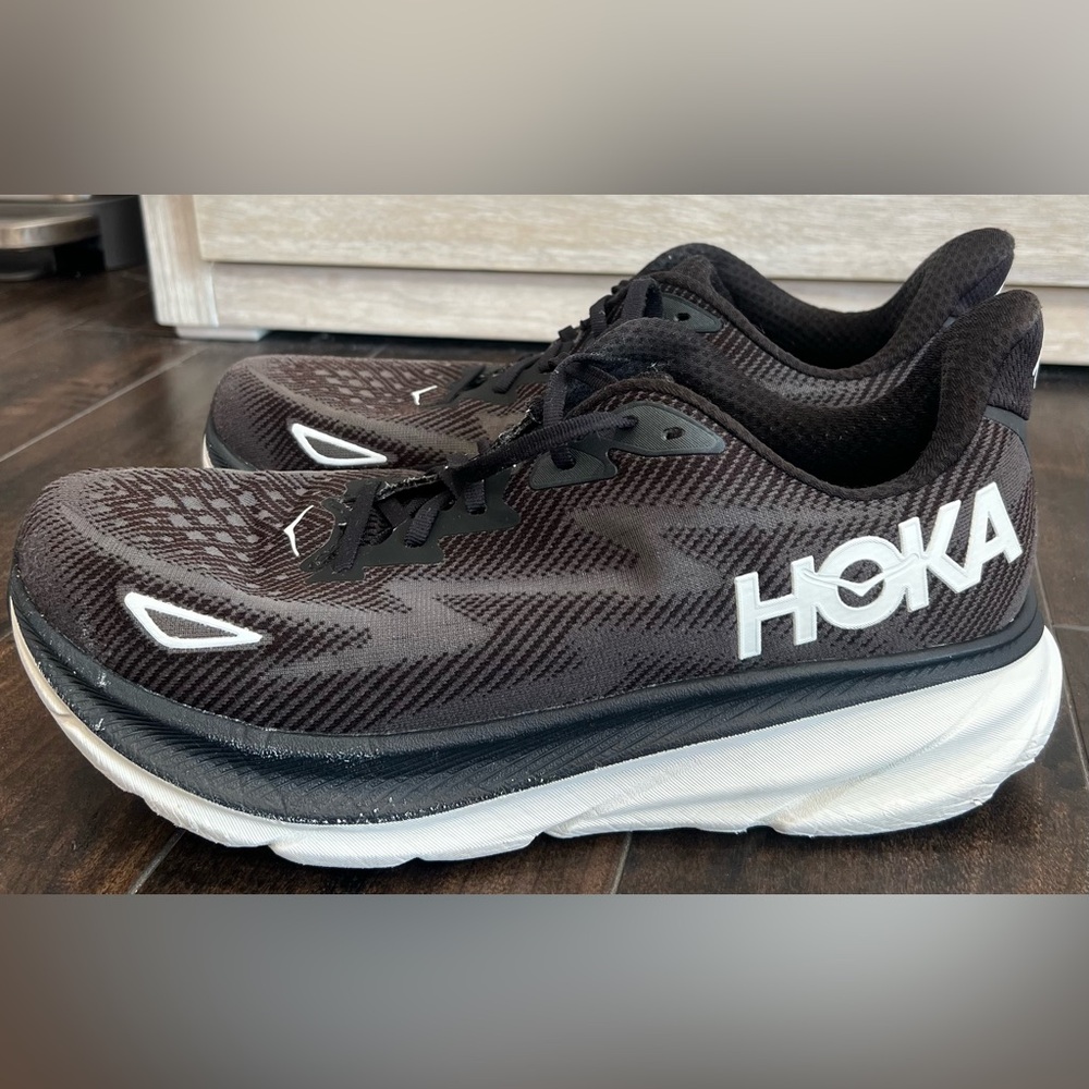 Hoka Men's Clifton 9 Wide Athletic Shoes - Picture 2 of 13
